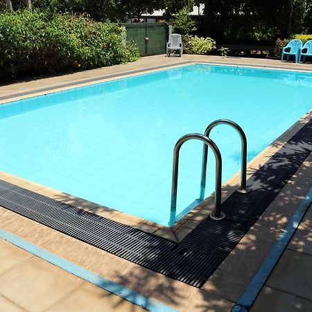 אנוראדפורה Margosa Lake Resort מראה חיצוני תמונה