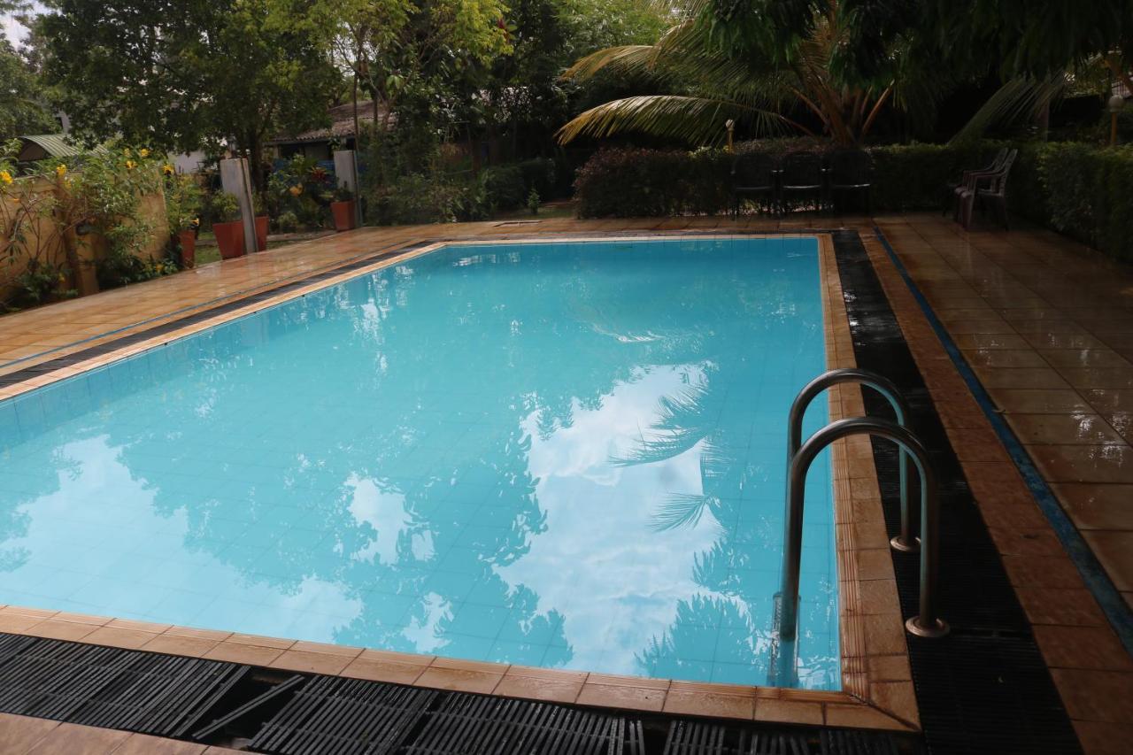 אנוראדפורה Margosa Lake Resort מראה חיצוני תמונה