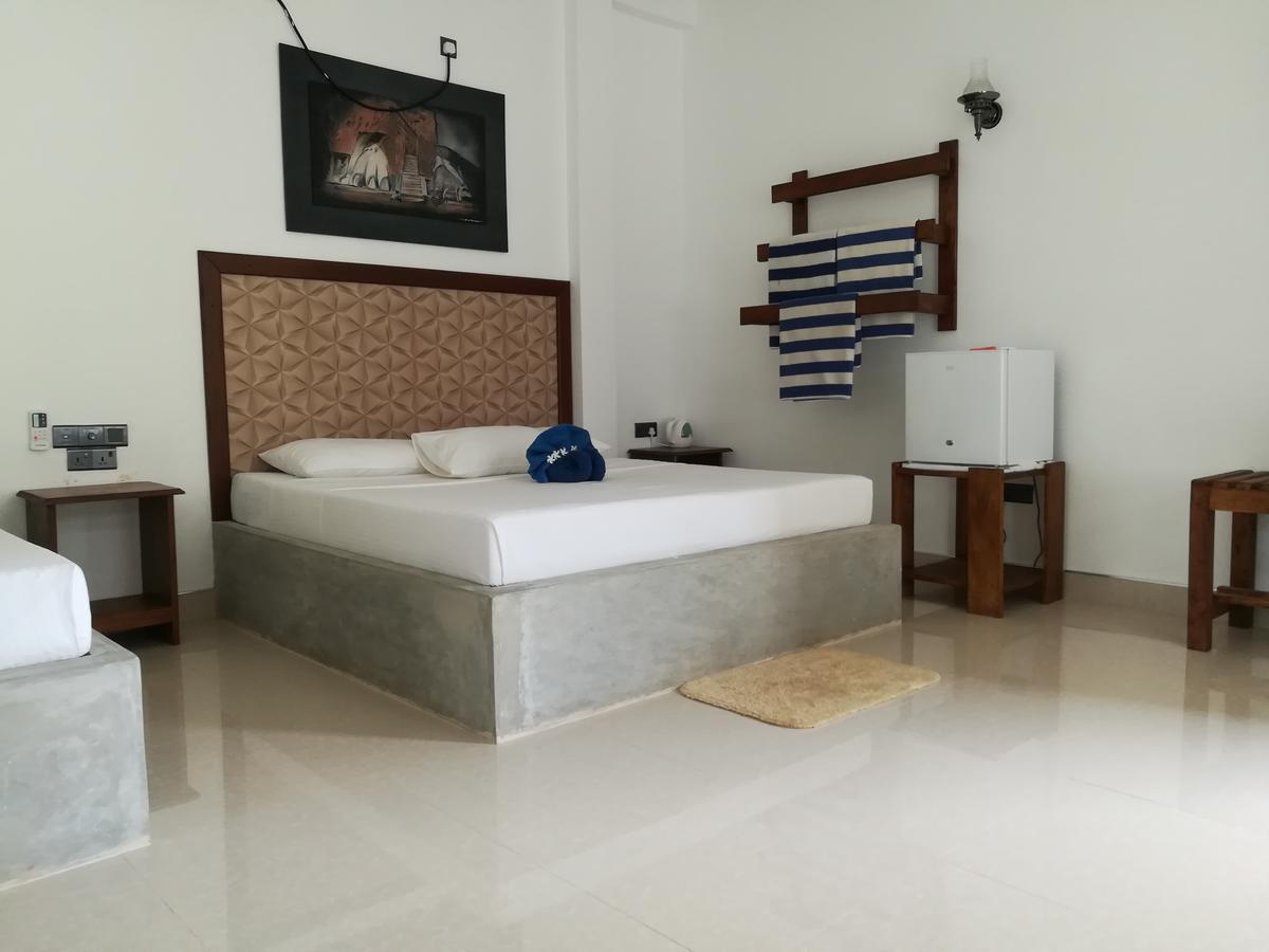 אנוראדפורה Margosa Lake Resort מראה חיצוני תמונה