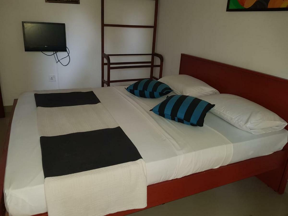 אנוראדפורה Margosa Lake Resort מראה חיצוני תמונה